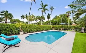 Luxury House In Hollywood Beach With Pool, Parking, And Huge Garden